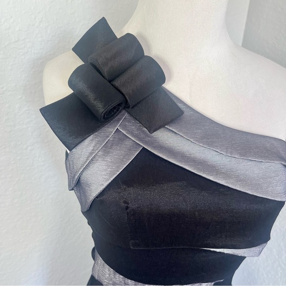 Betsy & Adam One Shoulder Mermaid Gown Size 2 - Picture 4 of 10